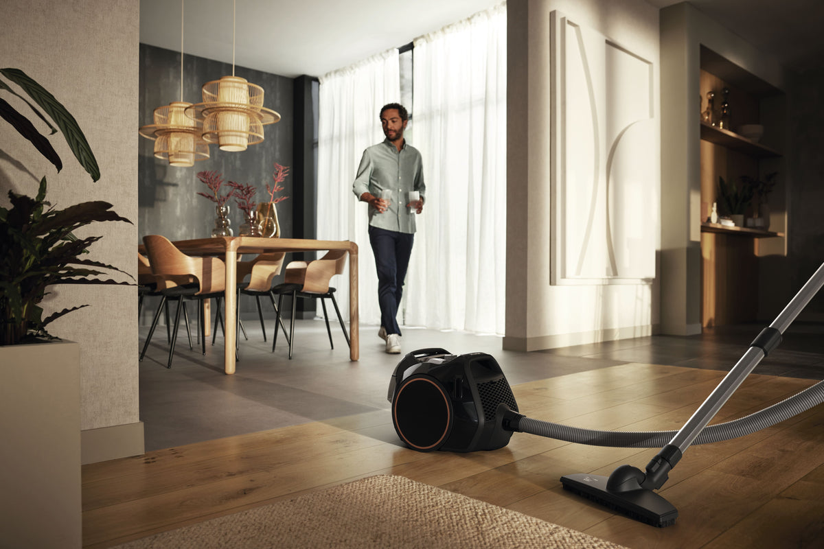 Miele Boost CX1 125 Gala Edition Obsidianschwarz